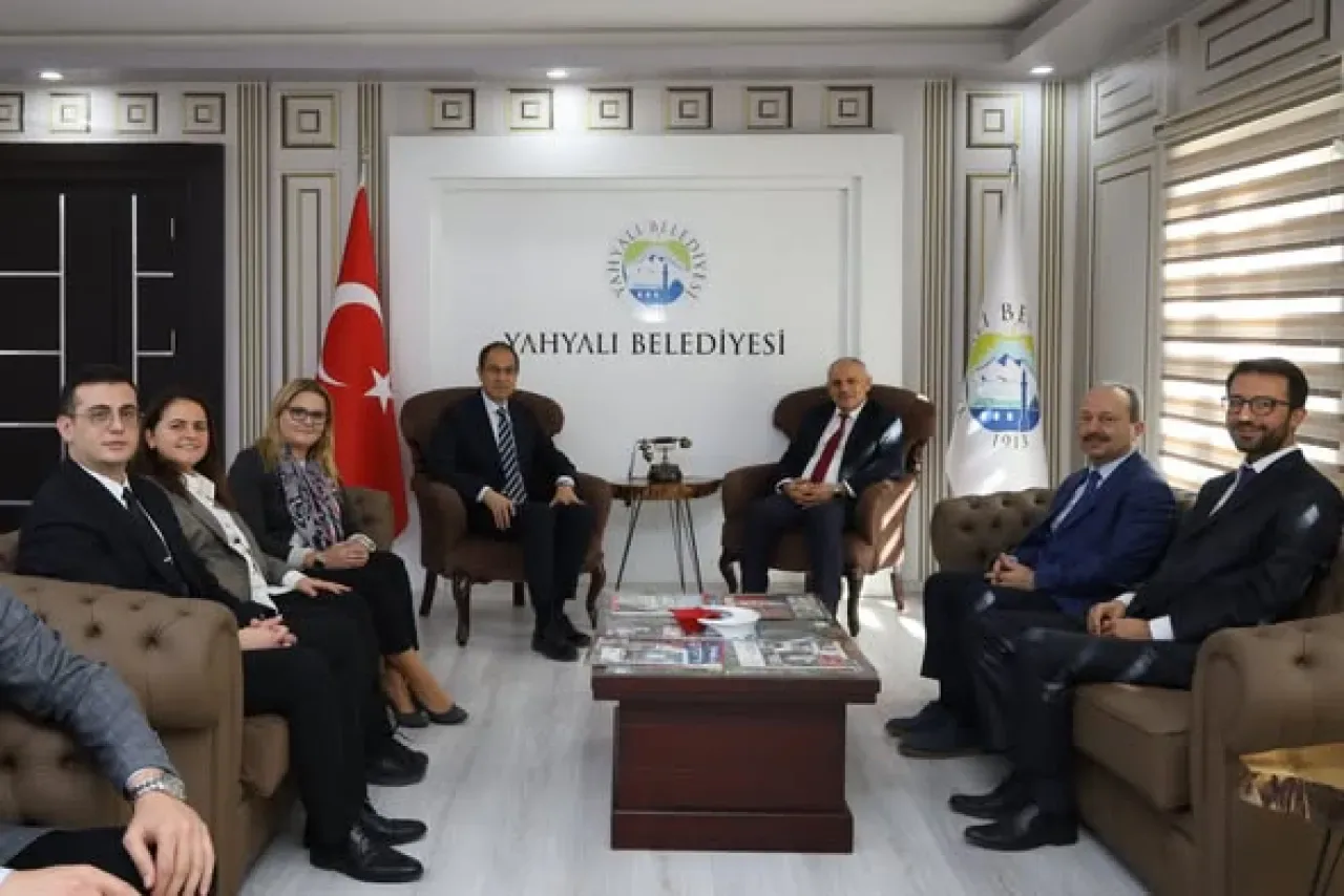 Kayseri İl Sağlık Yöneticilerinden Yahyalı Belediye Başkanına Ziyaret Kayseri İl Sağlık Yöneticilerinden Yahyalı Belediye Başkanına Ziyaret