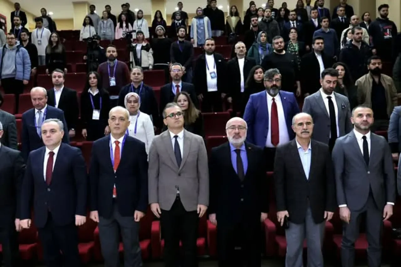 Kayseri Üniversitesi Rektörü Karamustafa, Yapay Zeka Çalıştayı'na Katıldı Kayseri Üniversitesi Rektörü Karamustafa, Yapay Zeka Çalıştayı'na Katıldı