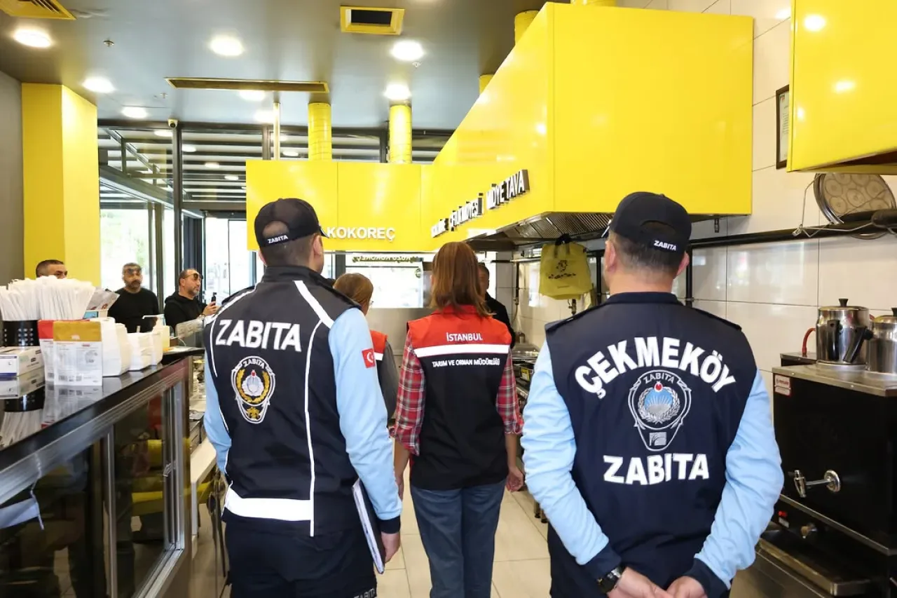 Çekmeköy'de Kokoreç ve Midye Satış Noktalarına Denetim Çekmeköy'de Kokoreç ve Midye Satış Noktalarına Denetim