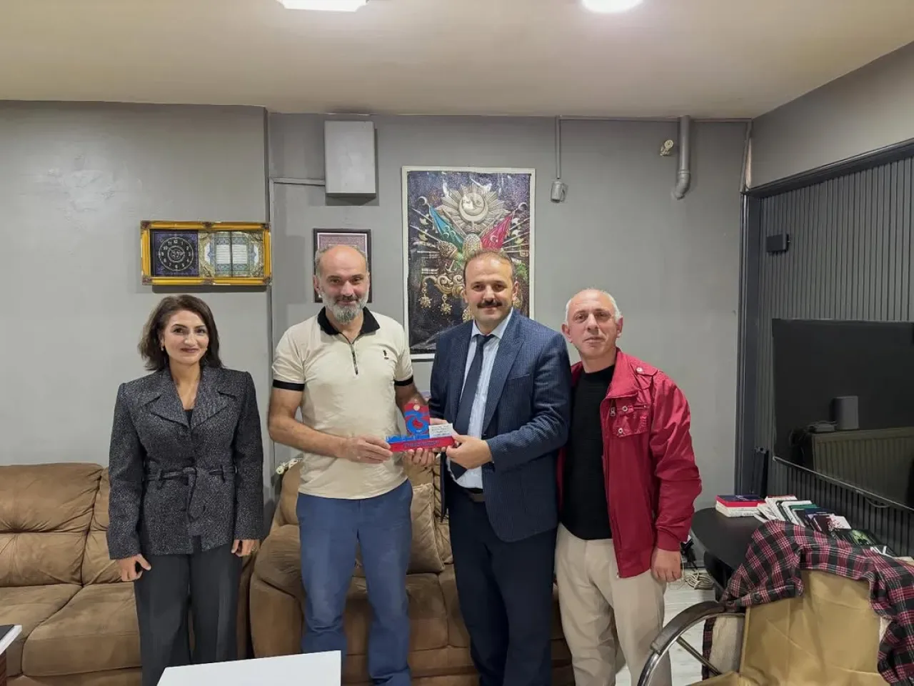 Avcılar İlçe Milli Eğitim Müdürü Özcan Şahin, Cihangir Trabzonsporlular Derneği'ni Ziyaret Etti Avcılar İlçe Milli Eğitim Müdürü Özcan Şahin, Cihangir Trabzonsporlular Derneği'ni Ziyaret Etti