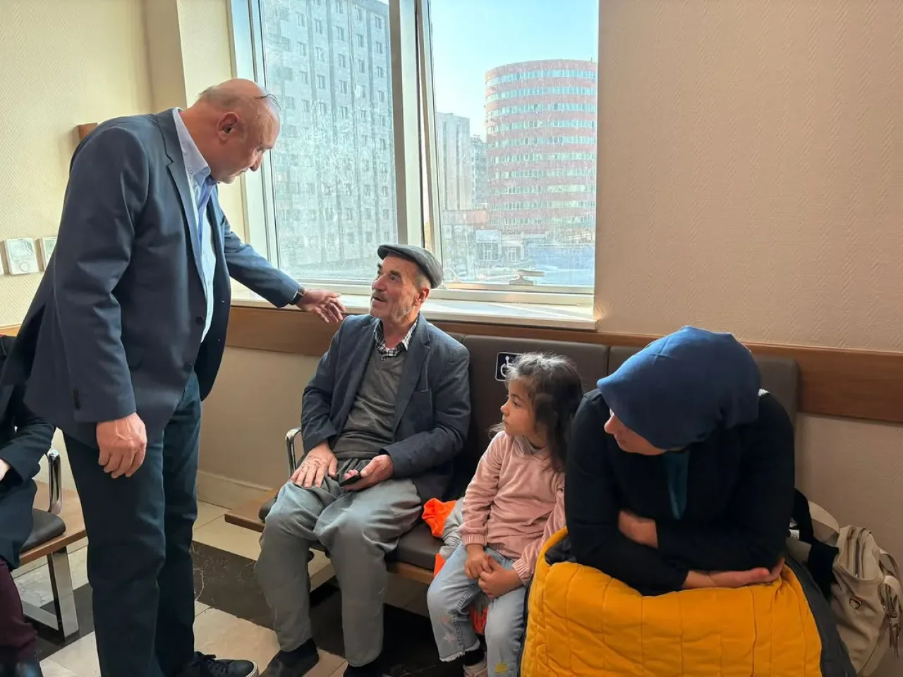 Gaziantep Milletvekili Melih Meriç'ten NCR Hastanesi'nde Sağlık Çalışanlarına Ziyaret ve Teşekkür Gaziantep Milletvekili Melih Meriç'ten NCR Hastanesi'nde Sağlık Çalışanlarına Ziyaret ve Teşekkür