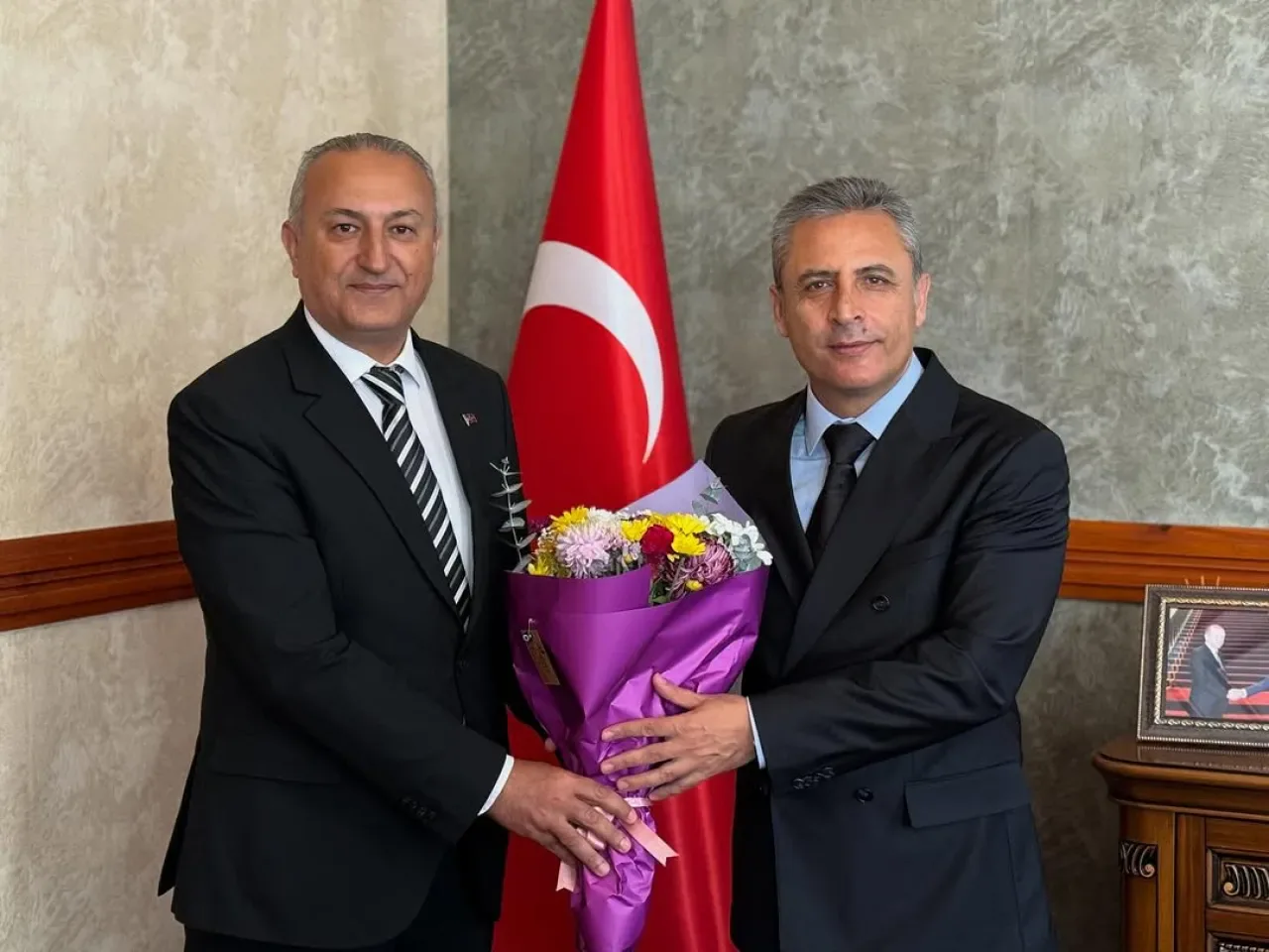 Kadıköy Kaymakamı Pamuk, Öğretmenler Günü Ziyaretinde Eğitimcileri Kutladı Kadıköy Kaymakamı Pamuk, Öğretmenler Günü Ziyaretinde Eğitimcileri Kutladı