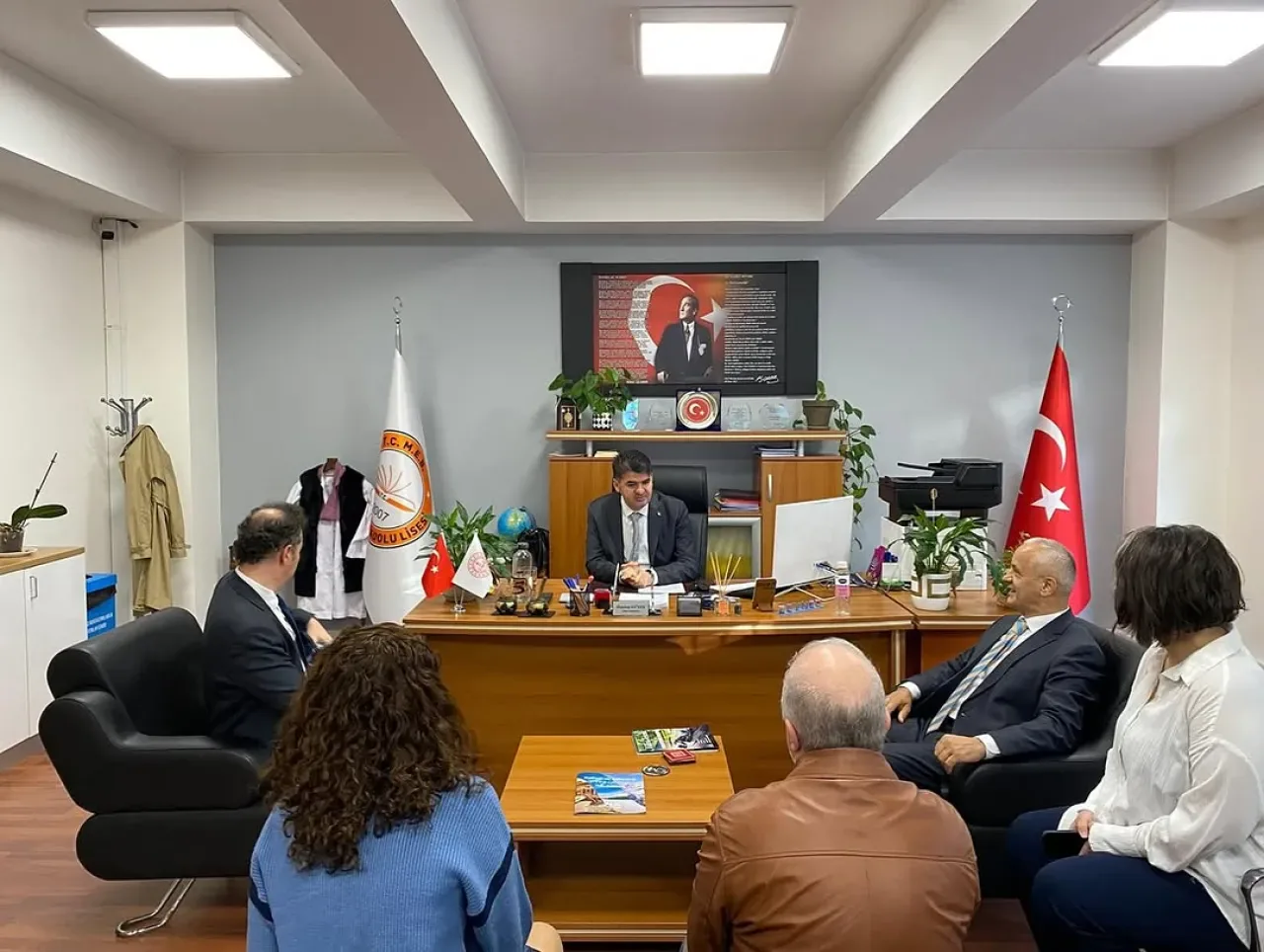 Kaymakam Ömer Kalaylı'dan Ayazağa Anadolu Lisesi'ne Ziyaret Kaymakam Ömer Kalaylı'dan Ayazağa Anadolu Lisesi'ne Ziyaret