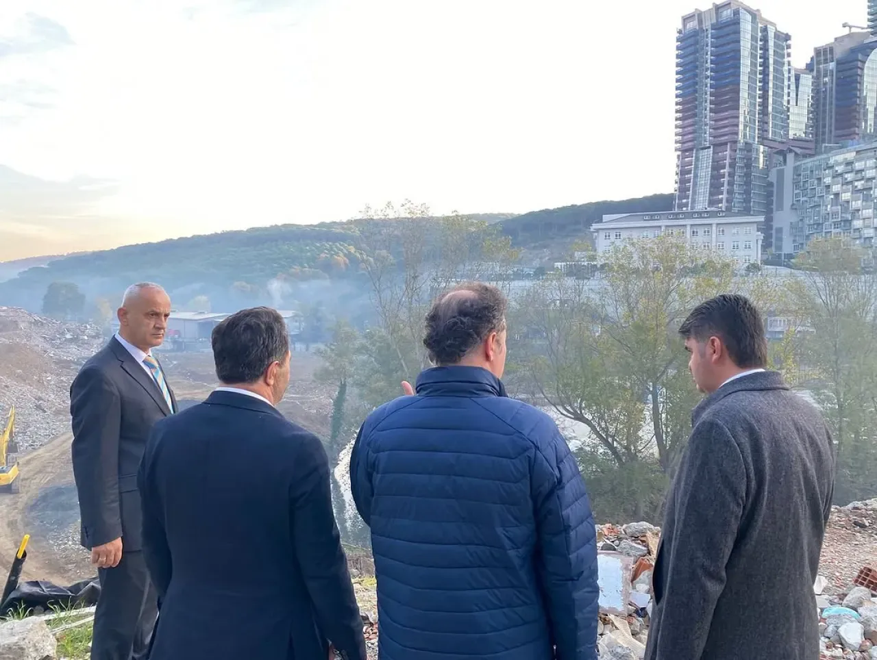 Sarıyer Kaymakamı Kalaylı, Kentsel Dönüşüm Alanında Yeni Eğitim Alanını İnceledi Sarıyer Kaymakamı Kalaylı, Kentsel Dönüşüm Alanında Yeni Eğitim Alanını İnceledi