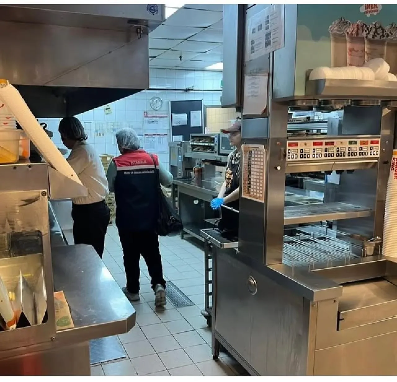 Küçükçekmece'de Gıda Denetimleri Aralıksız Devam Ediyor Küçükçekmece'de Gıda Denetimleri Aralıksız Devam Ediyor