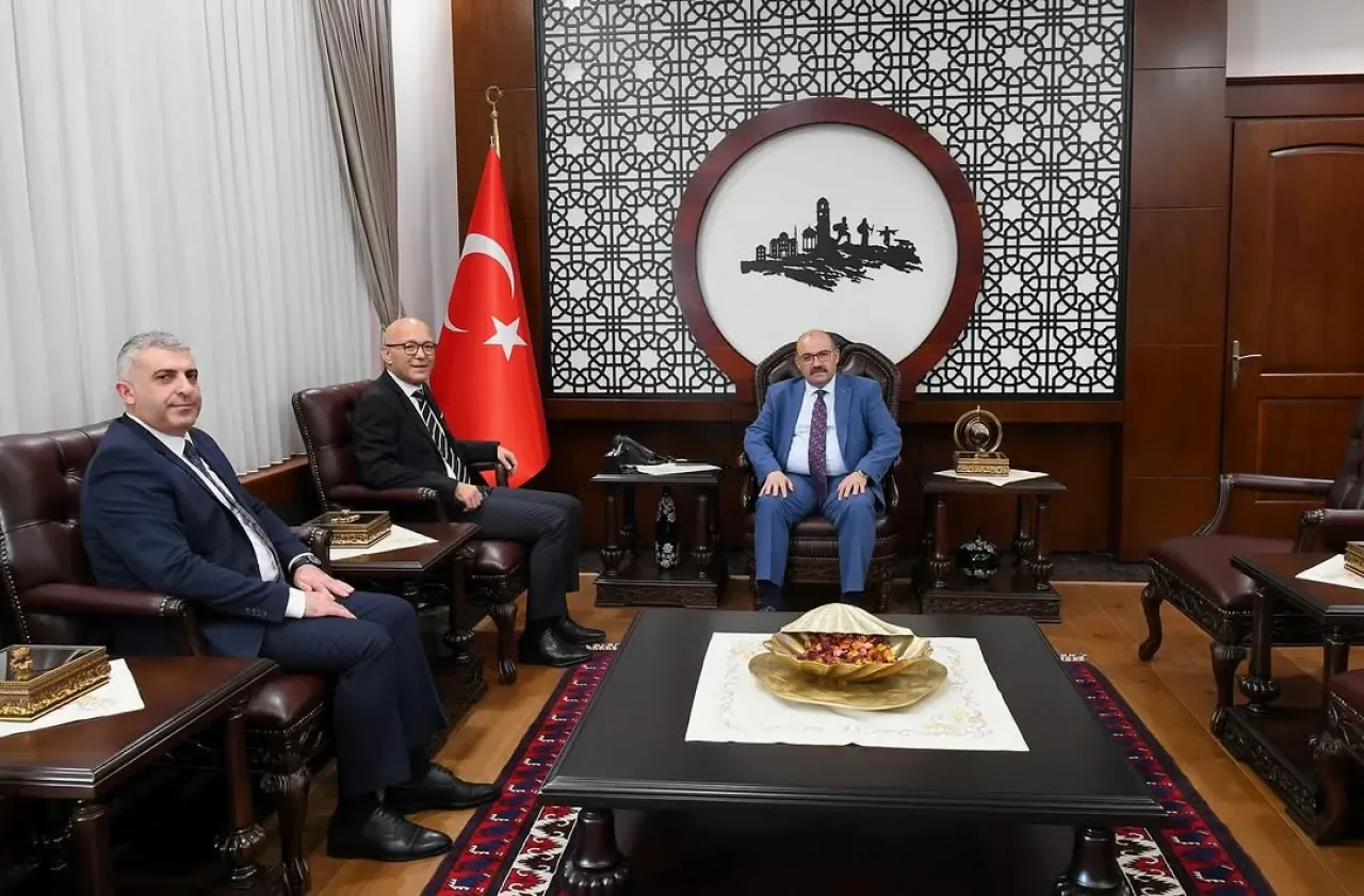 Mülkiye Müfettişleri Vali Ustaoğlu'nu Ziyaret Etti Mülkiye Müfettişleri Vali Ustaoğlu'nu Ziyaret Etti