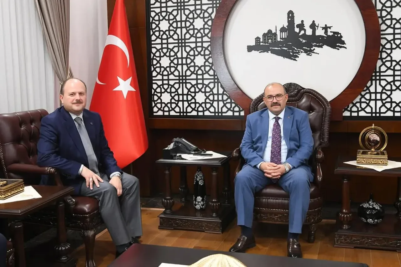 Ziraat Katılım Genel Müdürü Metin Özdemir, Balıkesir Valisi İsmail Ustaoğlu'nu Ziyaret Etti Ziraat Katılım Genel Müdürü Metin Özdemir, Balıkesir Valisi İsmail Ustaoğlu'nu Ziyaret Etti