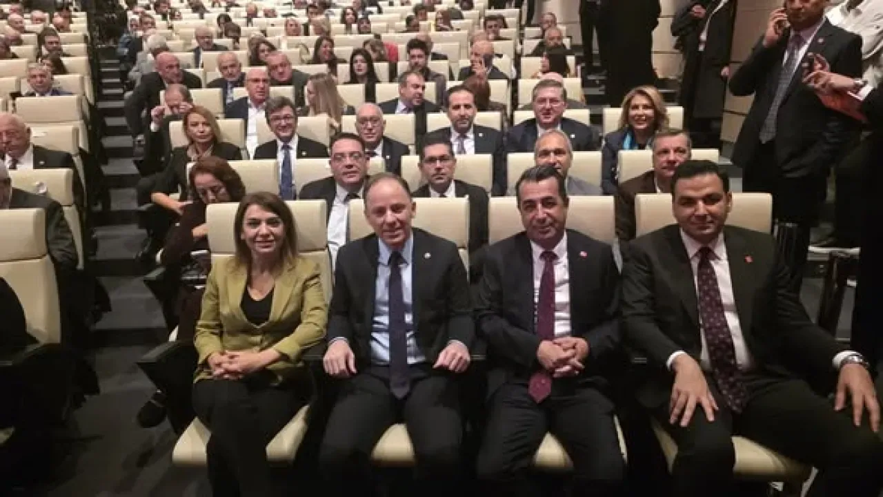 Cumhuriyet Halk Partisi'nden Yeni Parti Programı: "Güçlü Yurttaş, Güvenli Gelecek" Vurgusu Cumhuriyet Halk Partisi'nden Yeni Parti Programı: "Güçlü Yurttaş, Güvenli Gelecek" Vurgusu