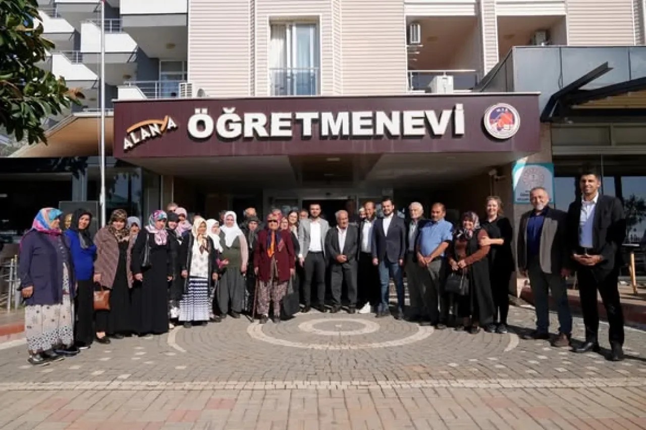 Alanya'da 65 Yaş Üstü Vatandaşlar için Kale Gezileri Başladı Alanya'da 65 Yaş Üstü Vatandaşlar için Kale Gezileri Başladı