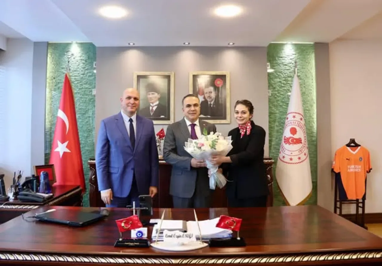 Başakşehir'de Öğretmenler Günü Ziyareti: Kaymakam Öneği'nden Eğitim Camiasına Teşekkür Başakşehir'de Öğretmenler Günü Ziyareti: Kaymakam Öneği'nden Eğitim Camiasına Teşekkür