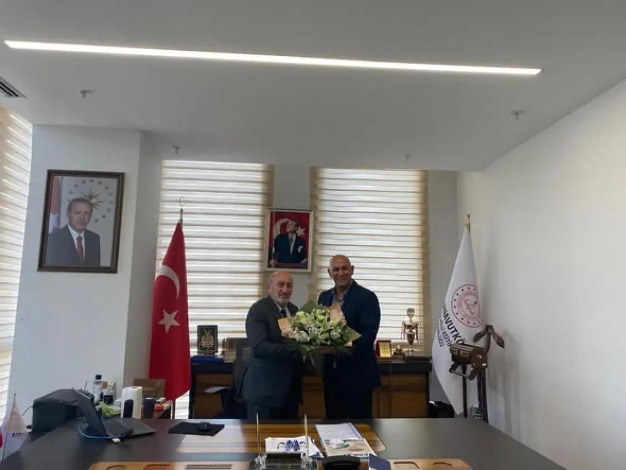 Arnavutköy Emniyet Müdürü'nden Öğretmenler Günü Ziyareti Arnavutköy Emniyet Müdürü'nden Öğretmenler Günü Ziyareti
