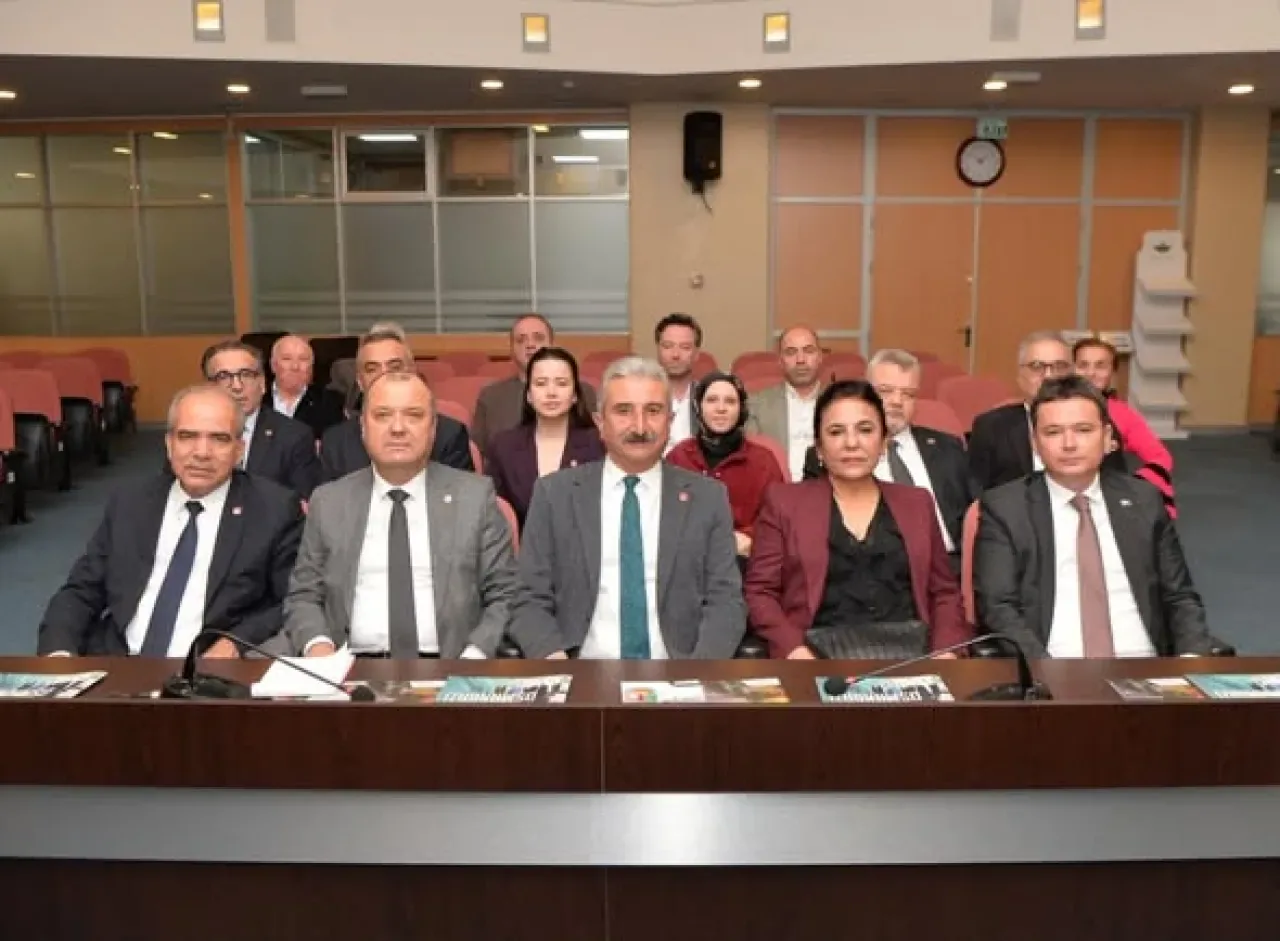 Cumhuriyet Halk Partisi'nden Osmangazi Belediyesi'ne Ziyaret: Yerel Yönetimler Vurgusu Cumhuriyet Halk Partisi'nden Osmangazi Belediyesi'ne Ziyaret: Yerel Yönetimler Vurgusu