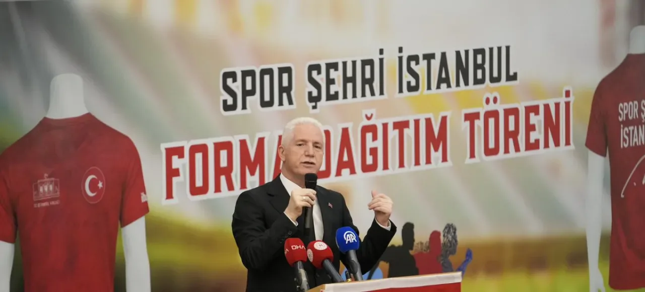 İstanbul'da Genç Sporculara Milli Forma Dağıtımı Başladı İstanbul'da Genç Sporculara Milli Forma Dağıtımı Başladı