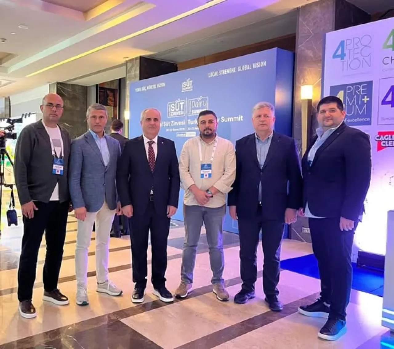 İzmir Ticaret Odası, Antalya'daki Ulusal Süt Zirvesi'ne Katıldı İzmir Ticaret Odası, Antalya'daki Ulusal Süt Zirvesi'ne Katıldı
