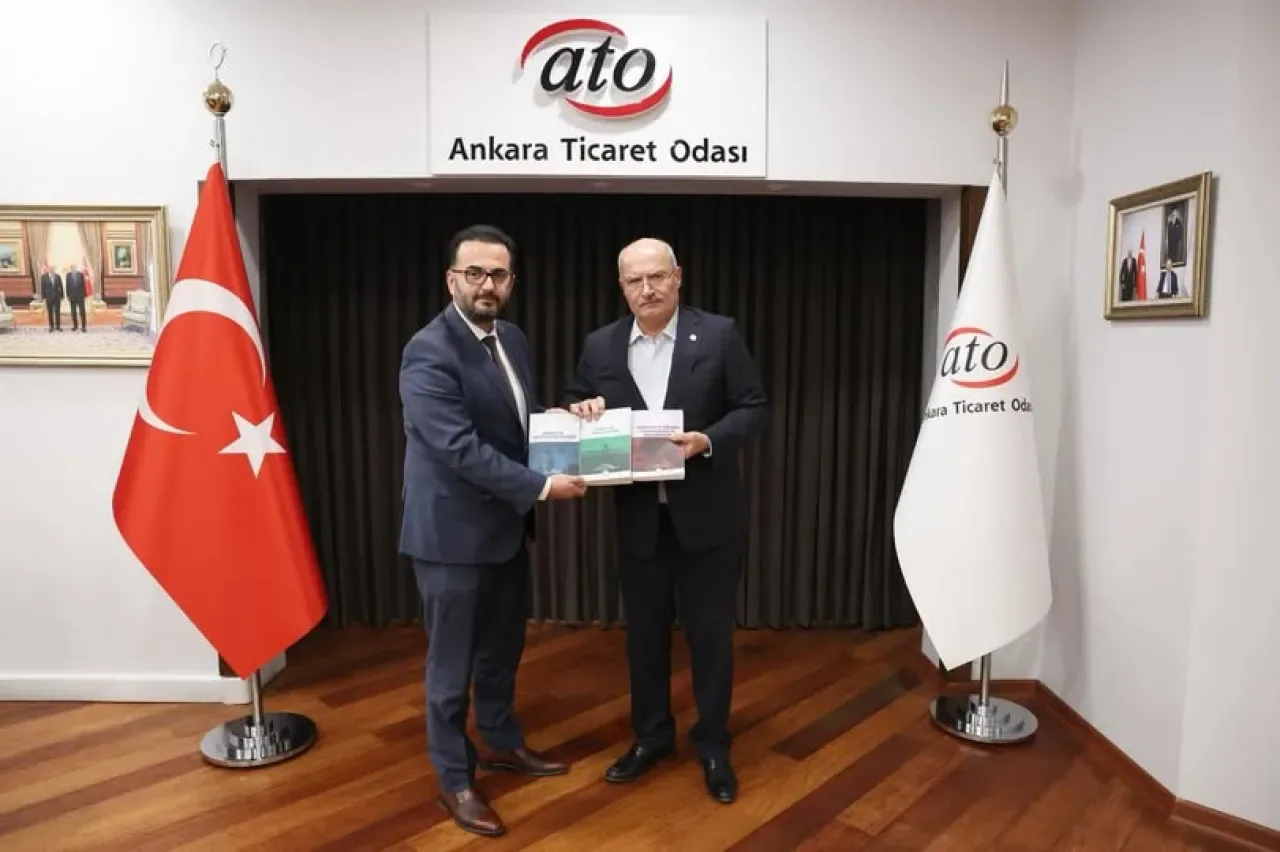 ATO Başkanı Baran, Sağlık Hizmetleri Komitesi Üyesi Dr. Uğurlu'yu Kabul Etti ATO Başkanı Baran, Sağlık Hizmetleri Komitesi Üyesi Dr. Uğurlu'yu Kabul Etti