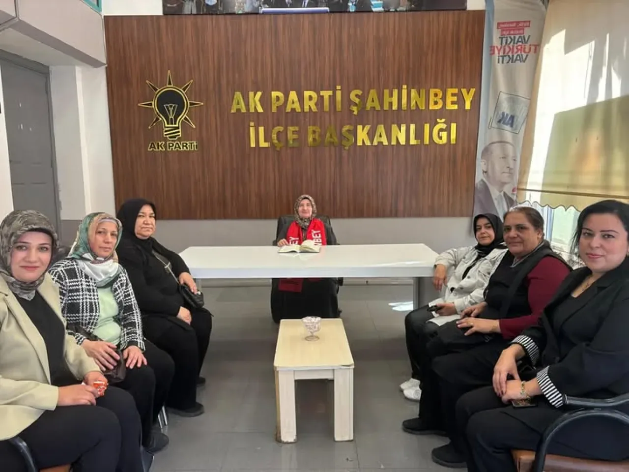 AK Parti Şahinbey İlçe Teşkilatı Vatandaşları Dinlemeye Hazır AK Parti Şahinbey İlçe Teşkilatı Vatandaşları Dinlemeye Hazır