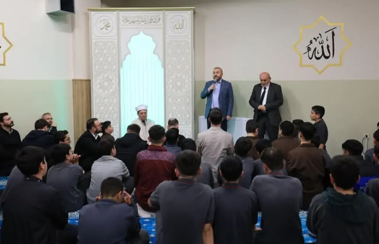 Arnavutköy'de Okula Yeni Mescit Açıldı Arnavutköy'de Okula Yeni Mescit Açıldı