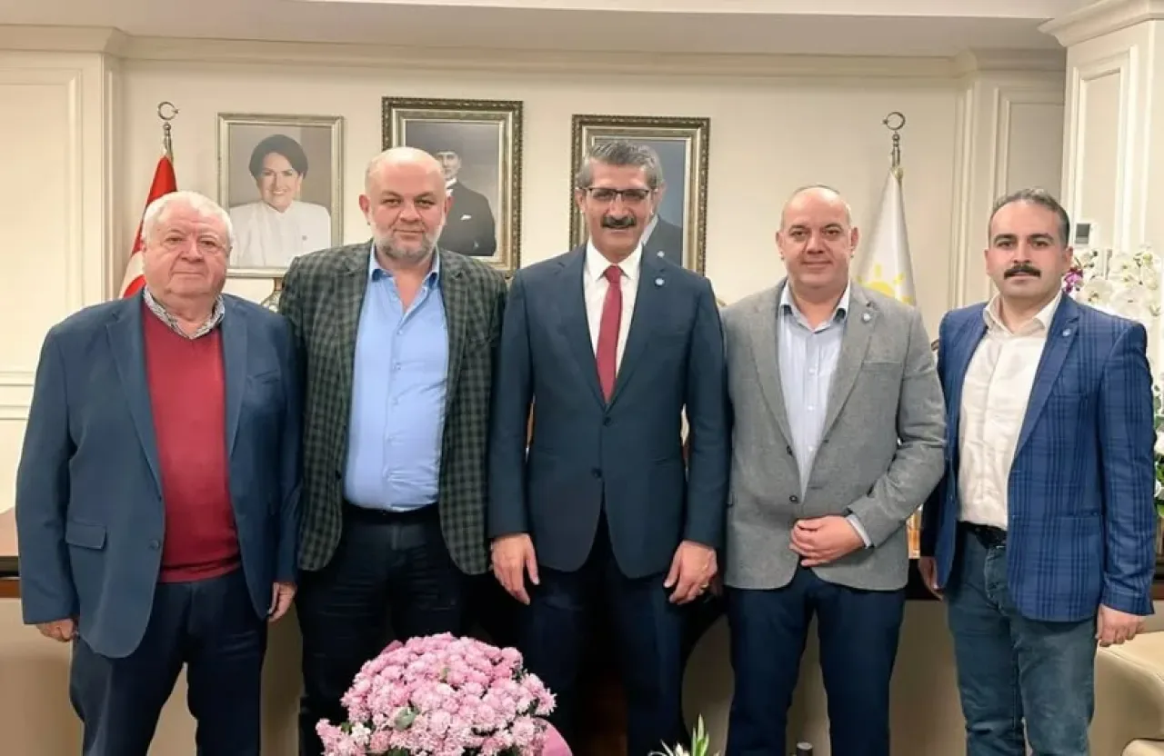 İYİ Parti Bağcılar İlçe Başkanı Erdem BERKCAN'dan Yücel COŞKUN'a Ziyaret İYİ Parti Bağcılar İlçe Başkanı Erdem BERKCAN'dan Yücel COŞKUN'a Ziyaret