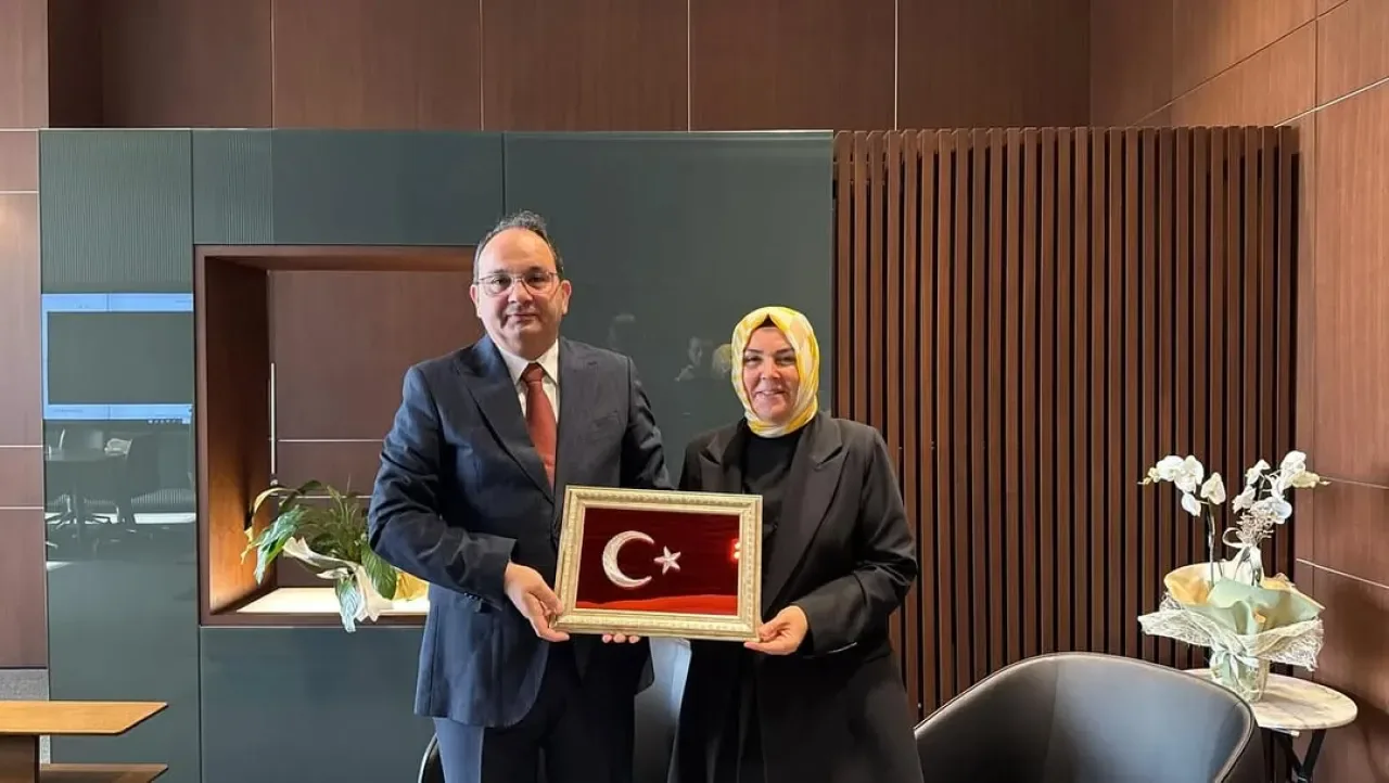 Şişli Kaymakamı Ertürkmen, Öğretmenler Günü Ziyaretinde Eğitim Camiasını Ağırladı Şişli Kaymakamı Ertürkmen, Öğretmenler Günü Ziyaretinde Eğitim Camiasını Ağırladı
