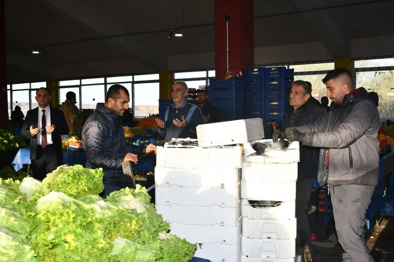 Haymana Belediyesi'nden Pazarda Çorba İkramı Haymana Belediyesi'nden Pazarda Çorba İkramı