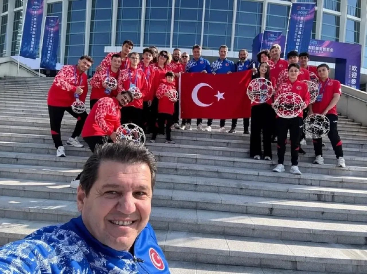 Arnavutköy İbrahim Özaydın Lisesi, Çin'deki Drone Futbolu Dünya Şampiyonası'nda Türkiye'yi Temsil Etti Arnavutköy İbrahim Özaydın Lisesi, Çin'deki Drone Futbolu Dünya Şampiyonası'nda Türkiye'yi Temsil Etti