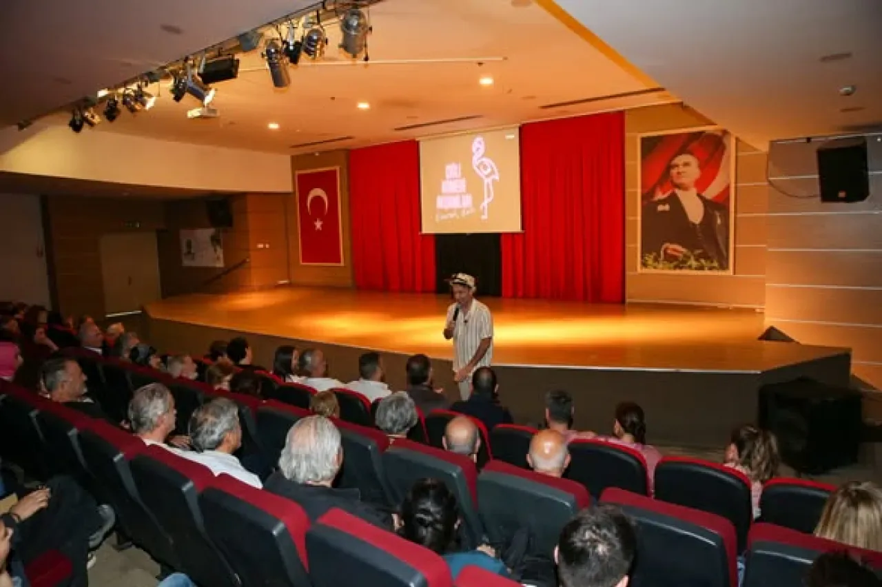 Çiğli'de Öğretmenler Günü'ne Özel Komedi Akşamları Düzenlendi Çiğli'de Öğretmenler Günü'ne Özel Komedi Akşamları Düzenlendi