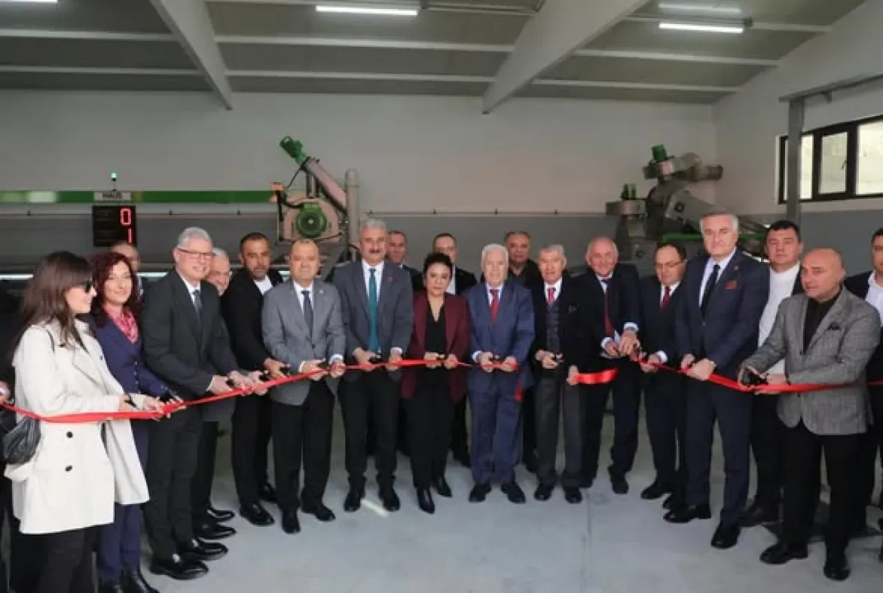 CHP'li Heyetten Mudanya'da Zeytinyağı Fabrikası Açılışına Katılım CHP'li Heyetten Mudanya'da Zeytinyağı Fabrikası Açılışına Katılım