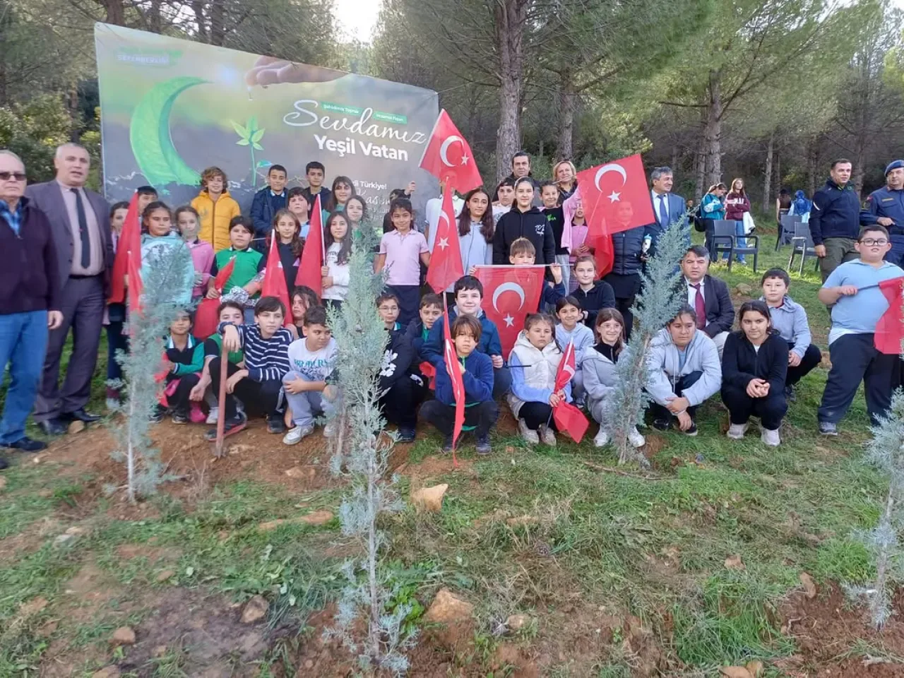 Burhaniye'de Milî Ağaçlandırma Günü Coşkuyla Kutlandı Burhaniye'de Milî Ağaçlandırma Günü Coşkuyla Kutlandı