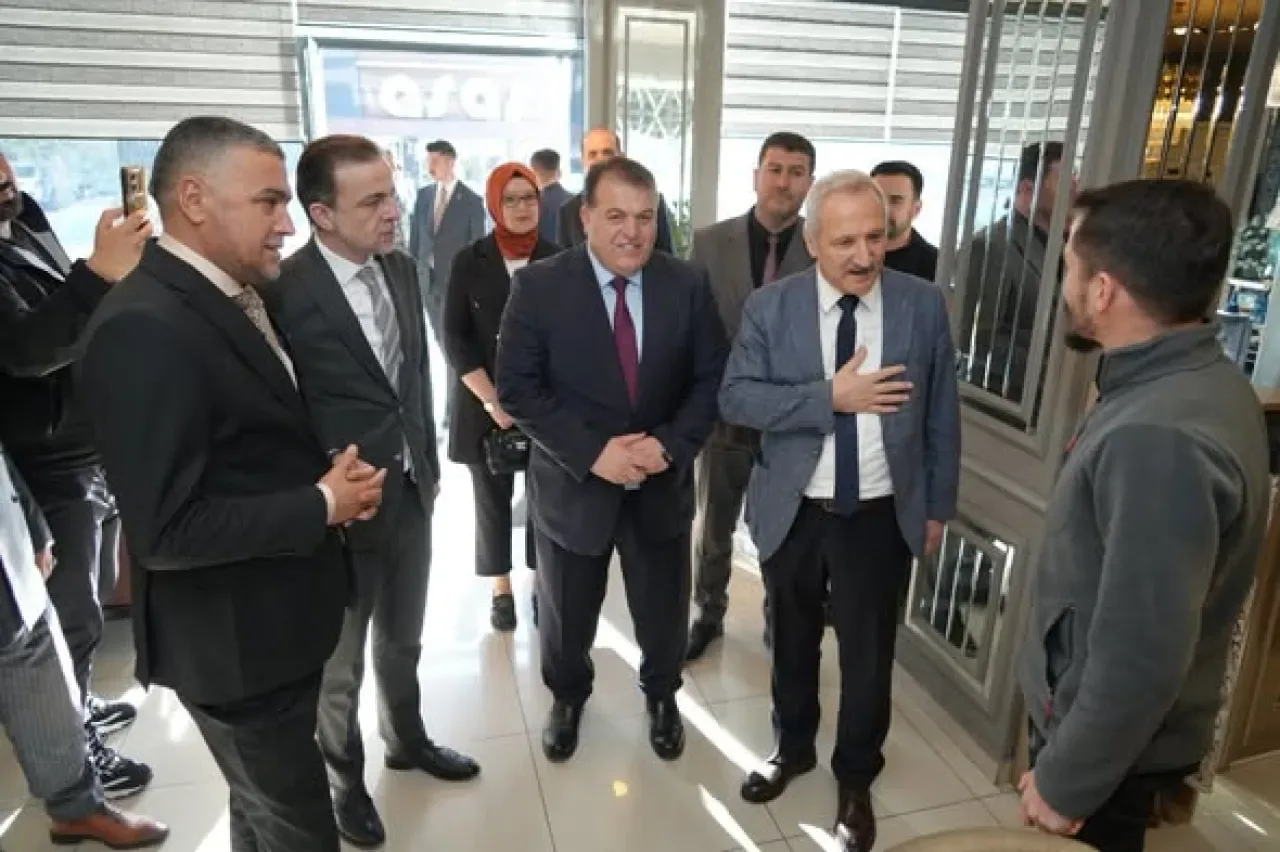 MHP Lideri Bahçeli'nin Selamı Altındağ Esnafına Ulaştırıldı MHP Lideri Bahçeli'nin Selamı Altındağ Esnafına Ulaştırıldı
