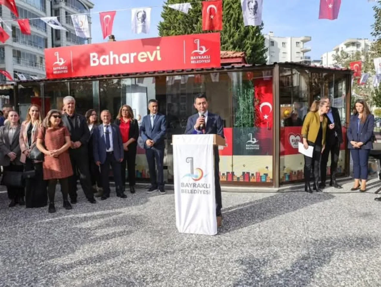 Bayraklı'da Yeni Bir Yaşam Merkezi: Bahar Evi Hizmete Açıldı Bayraklı'da Yeni Bir Yaşam Merkezi: Bahar Evi Hizmete Açıldı