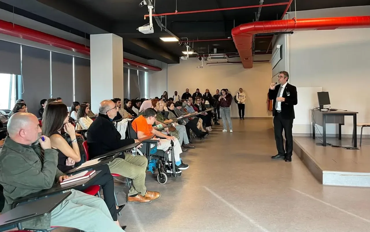 Yeşilay Bayrampaşa Şubesi, Yeni Yüzyıl Üniversitesi'nde Bağımlılıkla Mücadele Eğitimi Düzenledi Yeşilay Bayrampaşa Şubesi, Yeni Yüzyıl Üniversitesi'nde Bağımlılıkla Mücadele Eğitimi Düzenledi