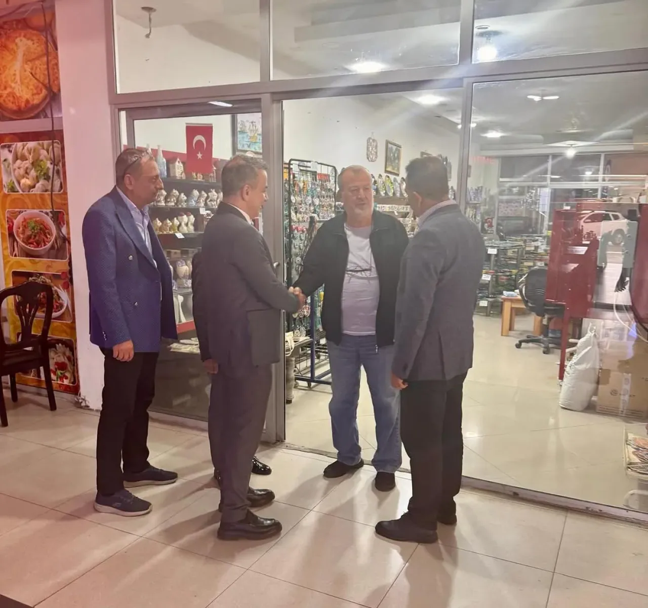 MHP Alanya İlçe Teşkilatı, Kızlarpınarı Mahallesi'ndeki Esnafları Ziyaret Etti MHP Alanya İlçe Teşkilatı, Kızlarpınarı Mahallesi'ndeki Esnafları Ziyaret Etti