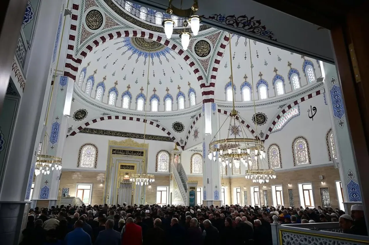Bursa'da Refika Hatun Camii'nin Açılışı Gerçekleştirildi Bursa'da Refika Hatun Camii'nin Açılışı Gerçekleştirildi