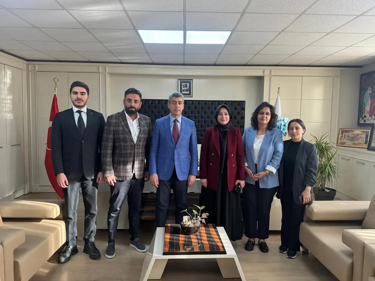 AK Parti Ataşehir Gençlik Kolları, İlçe Milli Eğitim Müdürü İsmail Yıldırım'ı Ziyaret Etti AK Parti Ataşehir Gençlik Kolları, İlçe Milli Eğitim Müdürü İsmail Yıldırım'ı Ziyaret Etti