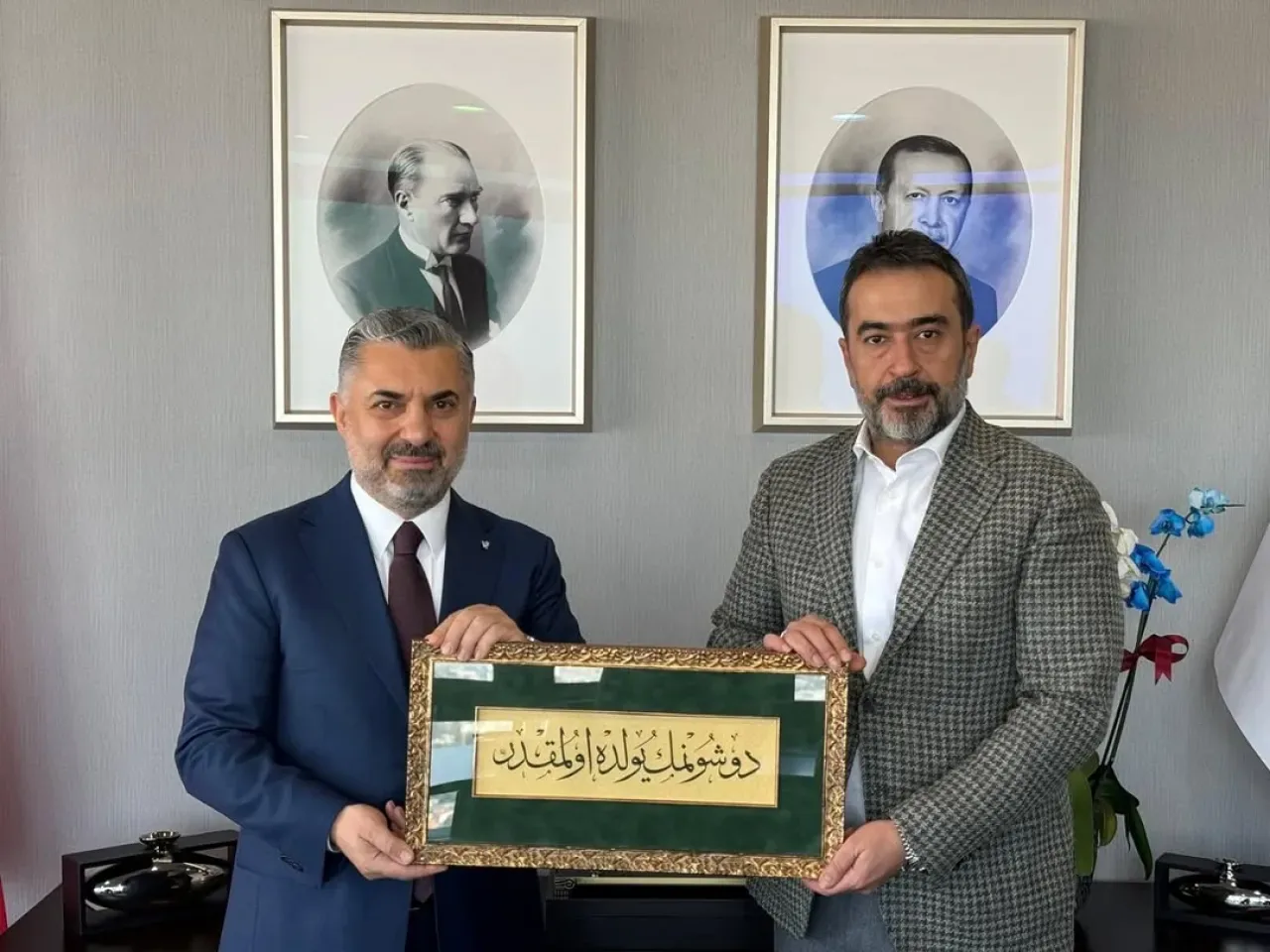 AK Parti Ankara İl Başkanı Hakan Hanözcan, Türk Telekom CEO'su Ebubekir Şahin'i Ziyaret Etti AK Parti Ankara İl Başkanı Hakan Hanözcan, Türk Telekom CEO'su Ebubekir Şahin'i Ziyaret Etti