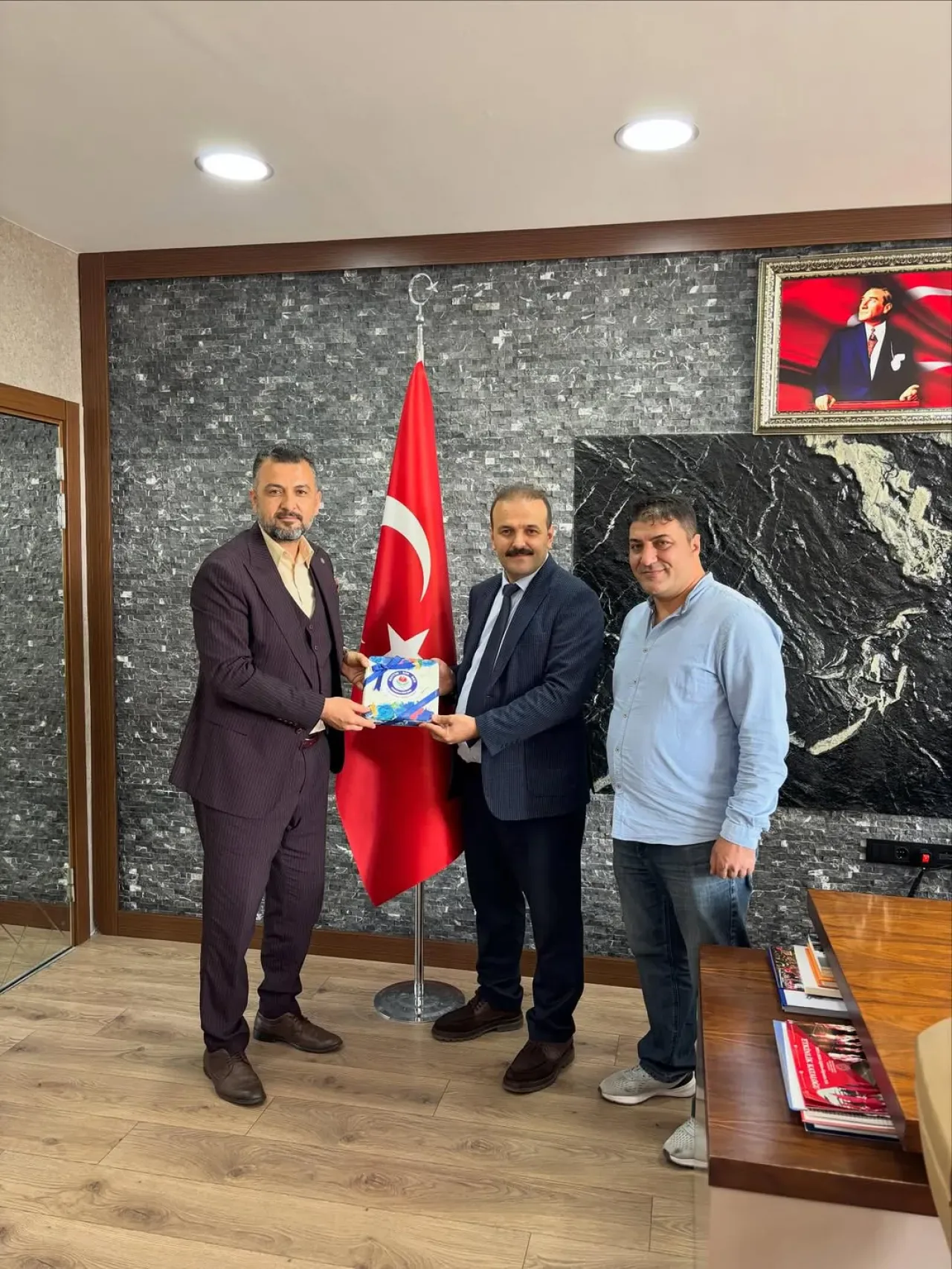Eğitim Bir-Sen Avcılar Temsilcisi, İlçe Milli Eğitim Müdürü'nü Ziyaret Etti Eğitim Bir-Sen Avcılar Temsilcisi, İlçe Milli Eğitim Müdürü'nü Ziyaret Etti
