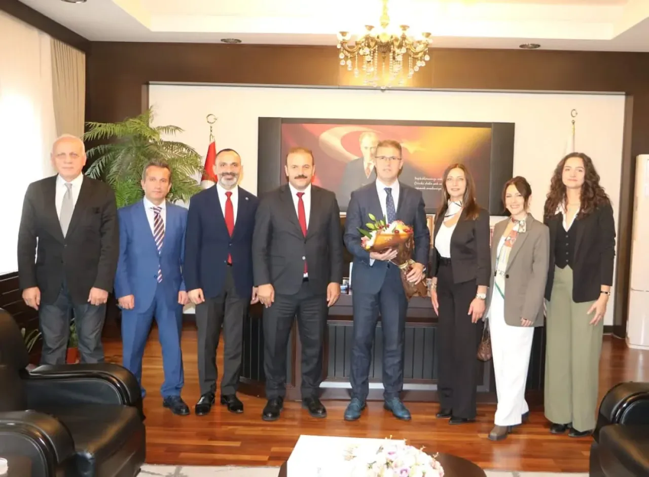 Avcılar'da 24 Kasım Öğretmenler Günü Kaymakamlık Ziyareti Avcılar'da 24 Kasım Öğretmenler Günü Kaymakamlık Ziyareti