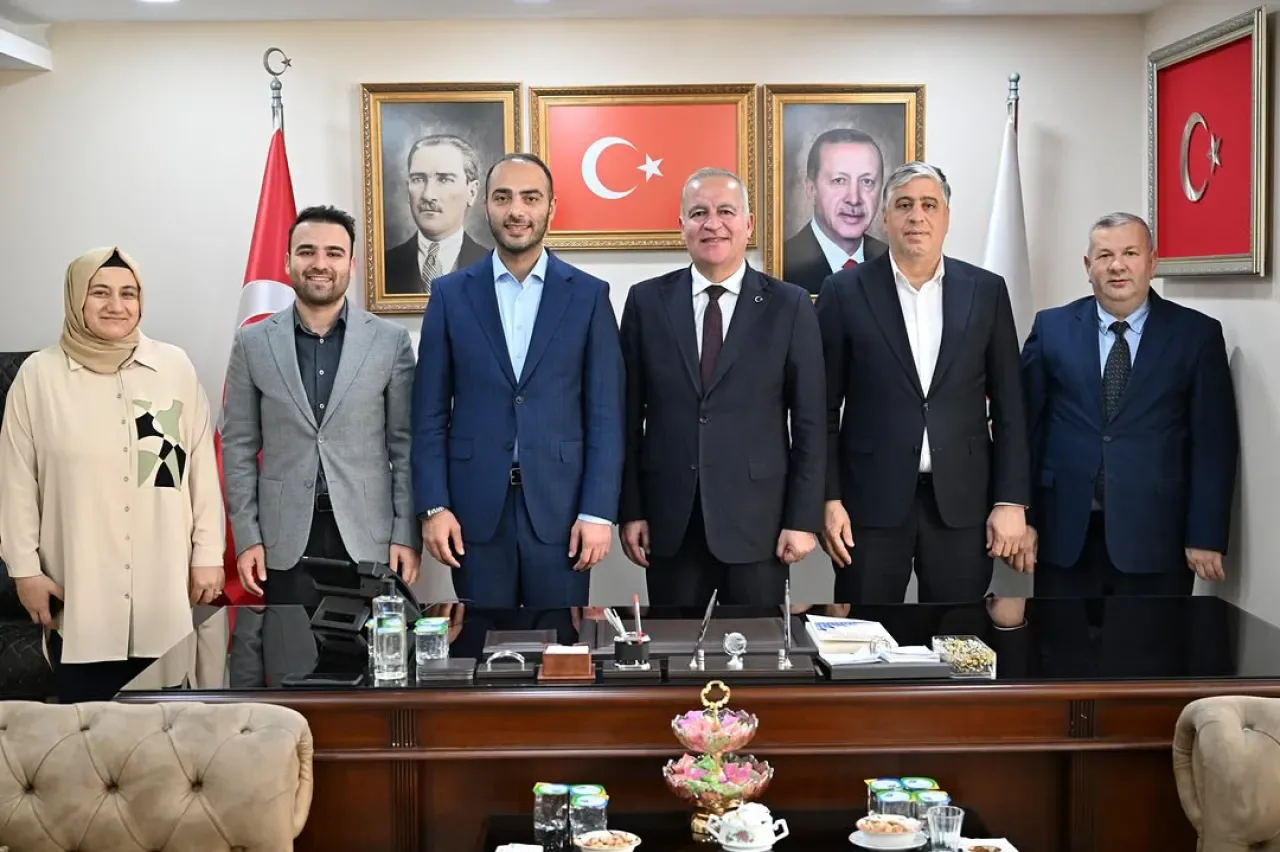 AK Parti Gaziosmanpaşa İlçe Teşkilatından Belediye'ye Ziyaret AK Parti Gaziosmanpaşa İlçe Teşkilatından Belediye'ye Ziyaret