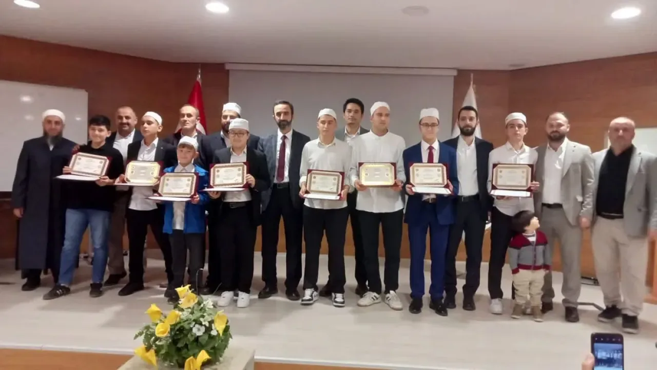 Çatalca'da Hafızlık Diplomaları Sahiplerini Buldu Çatalca'da Hafızlık Diplomaları Sahiplerini Buldu