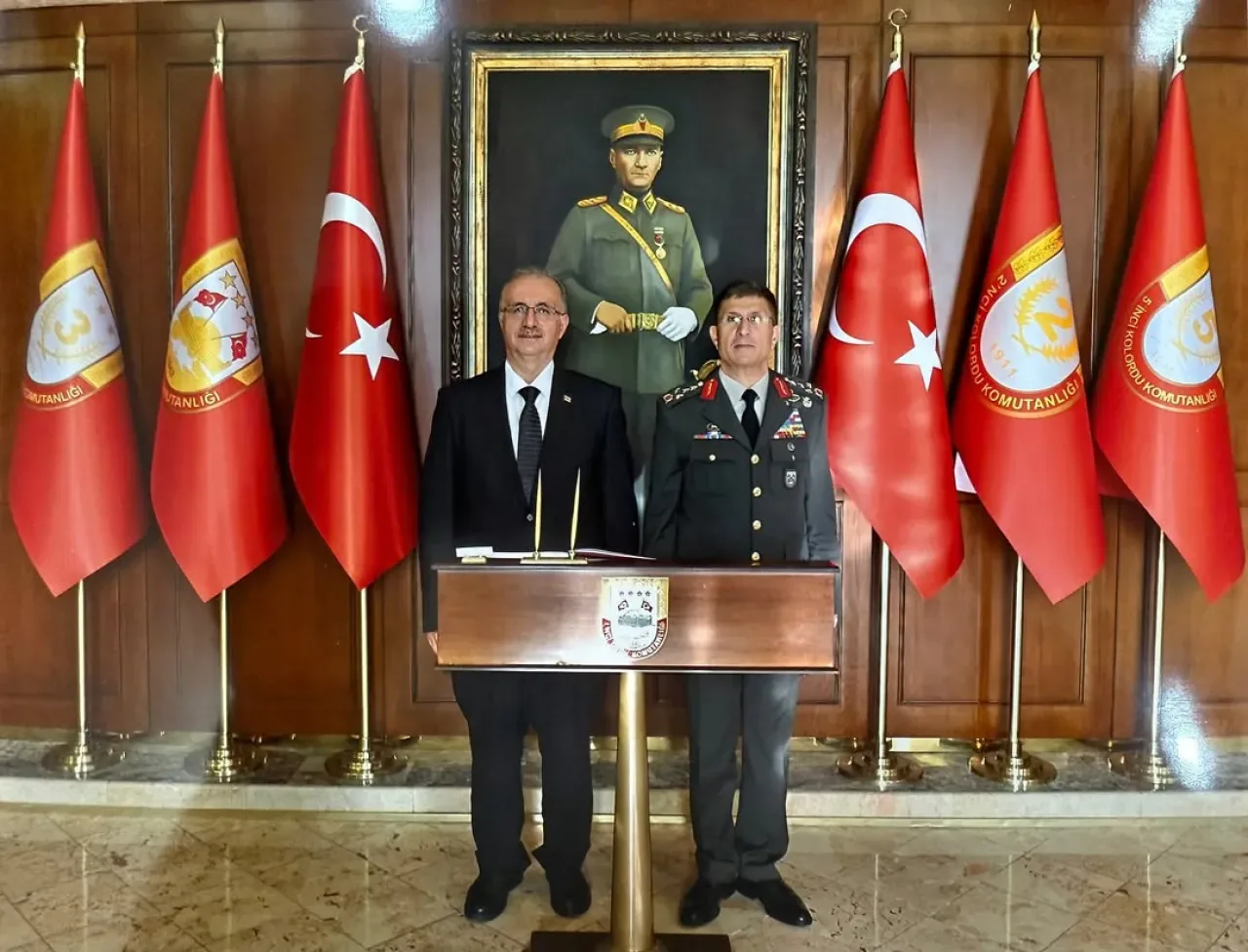 Ataşehir Kaymakamı Bahtiyar Ersay'a Hayırlı Olsun Ziyareti Ataşehir Kaymakamı Bahtiyar Ersay'a Hayırlı Olsun Ziyareti