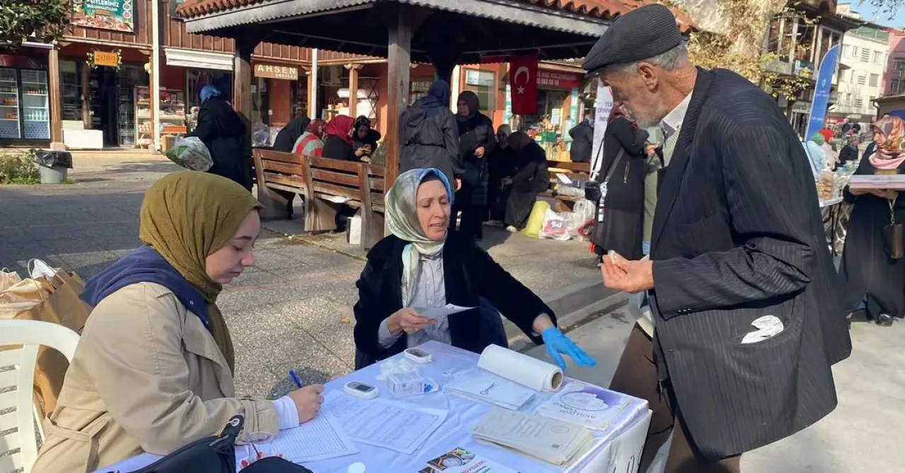 Bursa İnegöl'de Dünya Diyabet Günü'nde Ücretsiz Şeker Ölçümü Bursa İnegöl'de Dünya Diyabet Günü'nde Ücretsiz Şeker Ölçümü