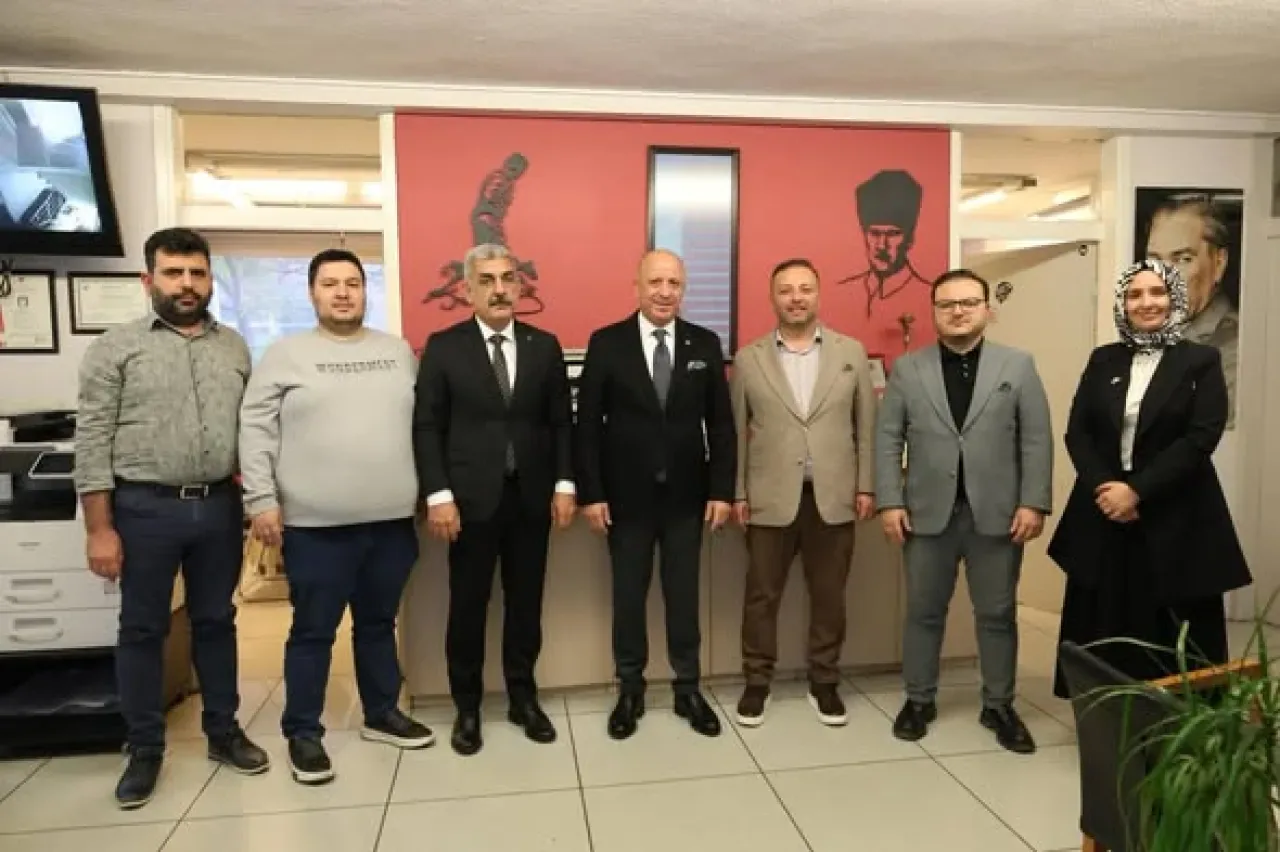 Ankara'da Sanayi ve Mimarlık İş Birliği Görüşmeleri Gerçekleşti Ankara'da Sanayi ve Mimarlık İş Birliği Görüşmeleri Gerçekleşti