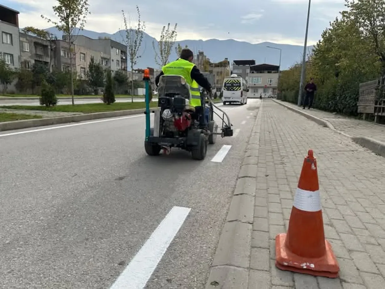 Yıldırım'da Yol Güvenliği İçin Altyapı Çalışmaları Yıldırım'da Yol Güvenliği İçin Altyapı Çalışmaları
