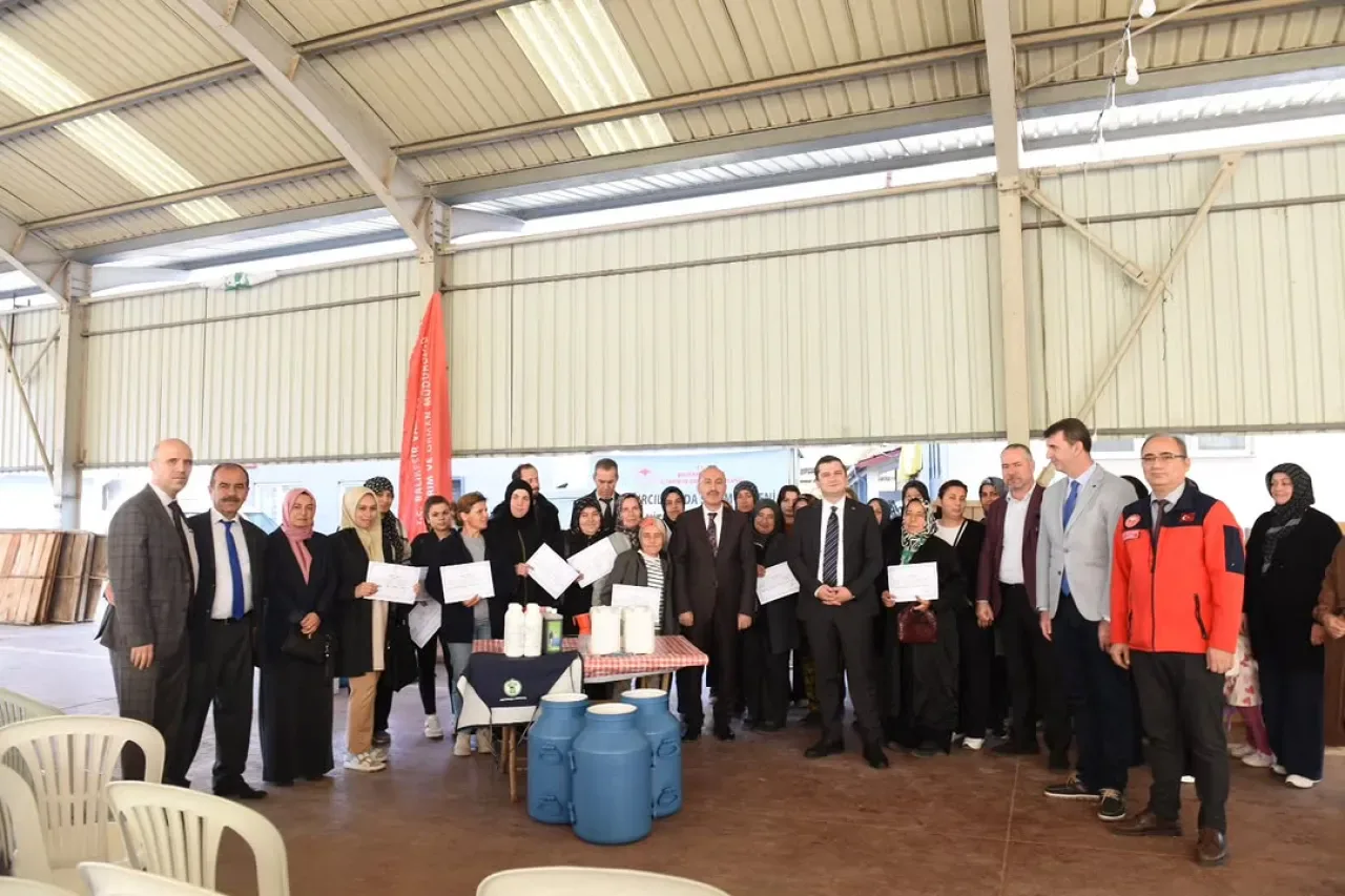 Balıkesir'de Süt Sığırcılığında Hijyen Eğitimi Tamamlandı Balıkesir'de Süt Sığırcılığında Hijyen Eğitimi Tamamlandı