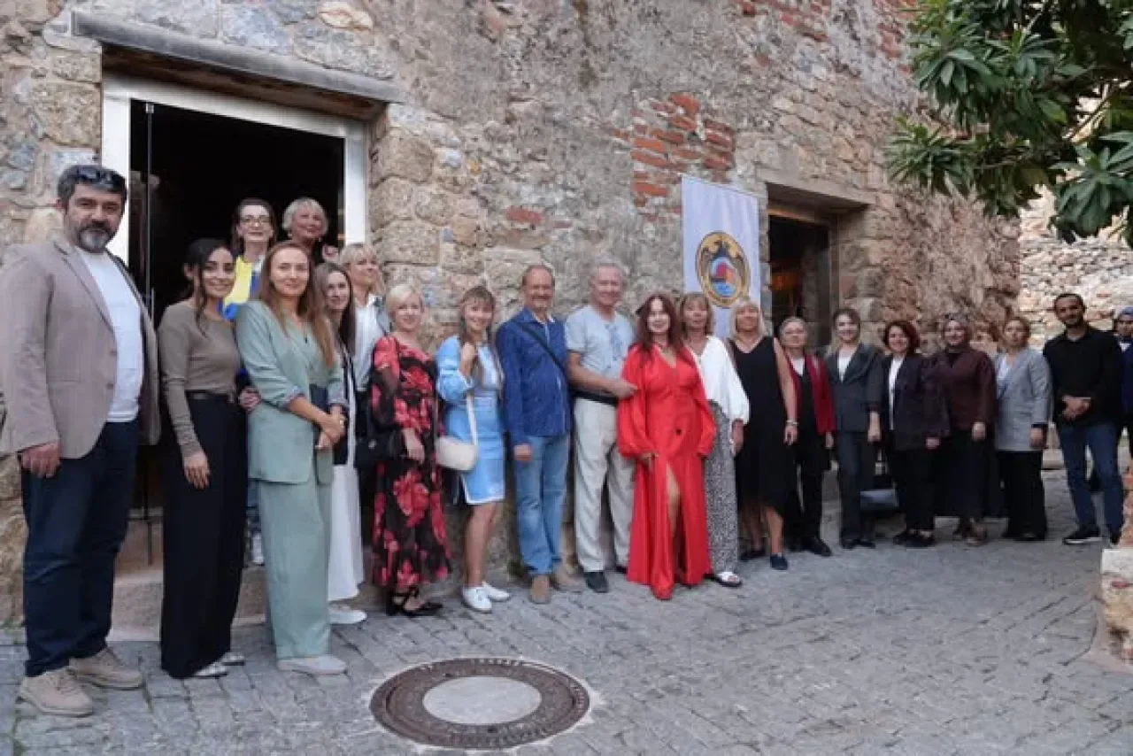 Alanya'nın Renkleri, Ukraynalı Ressamların Fırçasından Sanatseverlerle Buluşuyor Alanya'nın Renkleri, Ukraynalı Ressamların Fırçasından Sanatseverlerle Buluşuyor