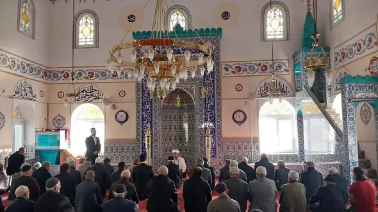 Orhaneli'nde Başlatılan Çay Sohbetli Akşam Kur'an Kursları İlk Mezunlarını Verdi Orhaneli'nde Başlatılan Çay Sohbetli Akşam Kur'an Kursları İlk Mezunlarını Verdi