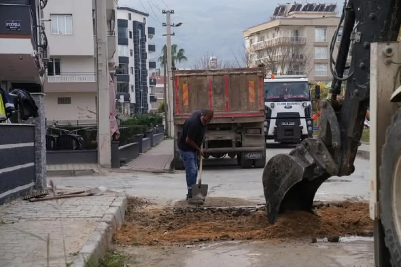 Tire'de Altyapı ve Çevre Düzenleme Çalışmaları Hız Kesmiyor Tire'de Altyapı ve Çevre Düzenleme Çalışmaları Hız Kesmiyor