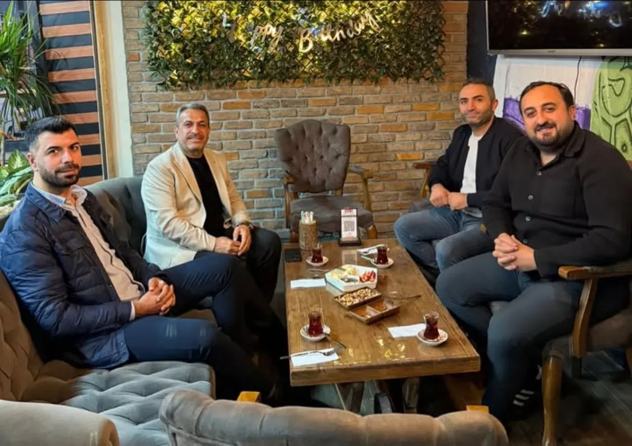 AK Parti Arnavutköy İlçe Yöneticilerinden Esnaf Ziyareti AK Parti Arnavutköy İlçe Yöneticilerinden Esnaf Ziyareti