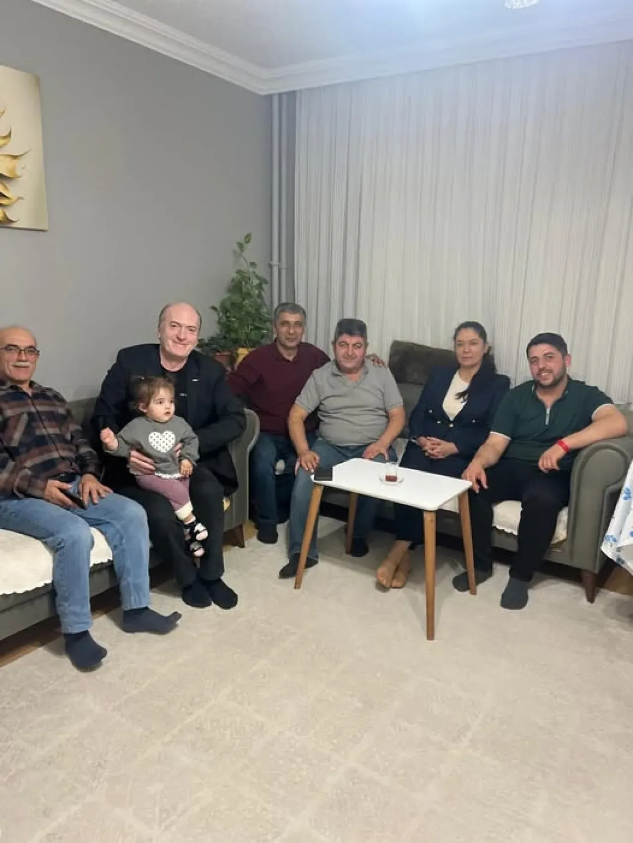 MHP Başakşehir'den Komşuluk ve Dayanışma Ziyareti MHP Başakşehir'den Komşuluk ve Dayanışma Ziyareti