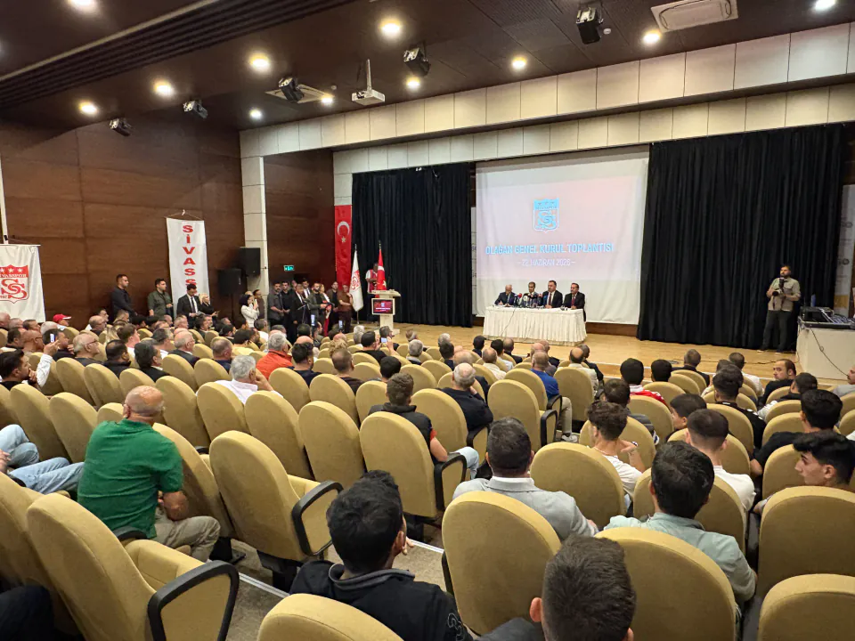 Sivasspor'da Yönetim Krizi: Olağanüstü Kongre Kararı Alındı görseli